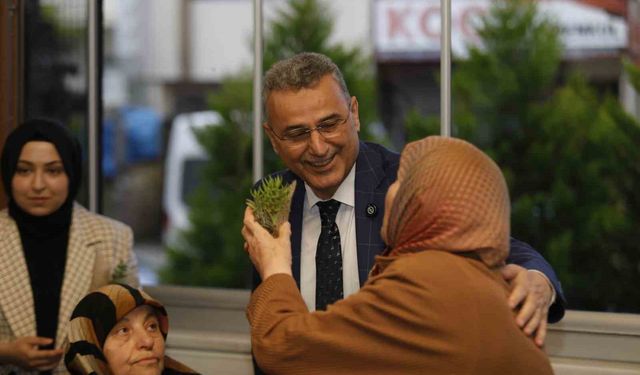 Başkan Kurnaz, anneleri unutmadı