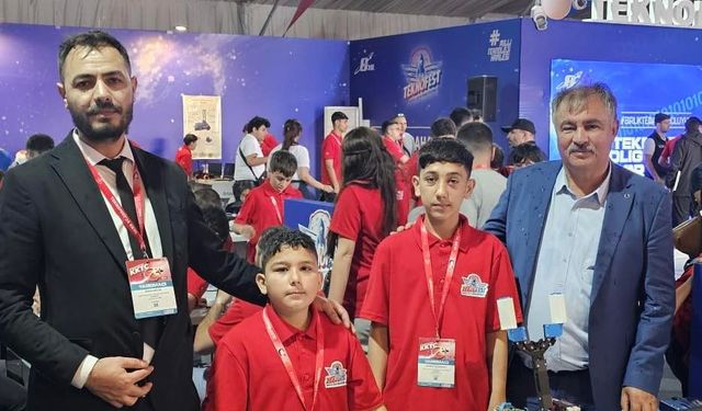 Başkan Pütün, Beyağaçlı öğrencileri KKTC TEKNOFEST’te yalnız bırakmadı