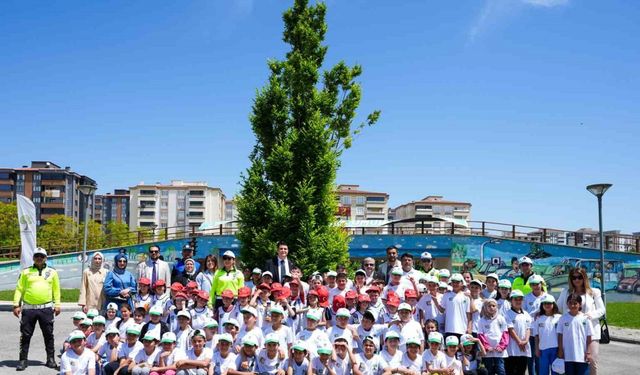 Başkan Yılmaz, çocuklarla trafik eğitimine katıldı