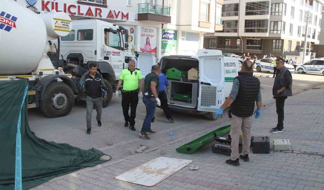 Beton mikserinin altında kalan yaşlı adam hayatını kaybetti
