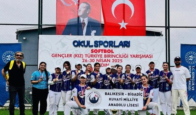 Bigadiç’li kızlar Softbol’da Türkiye şampiyonu