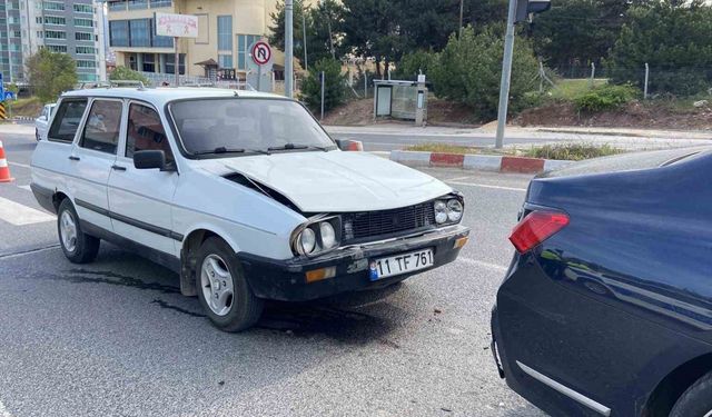 Bilecik’te iki otomobil çarpıştı: 1 yaralı