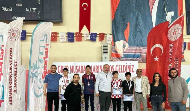 Bilek güreşinde İspir’in başarısı