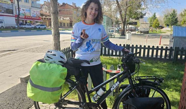 Bisikletiyle Avusturya’dan tura çıkan bisikletçi Beyşehir’de mola verdi