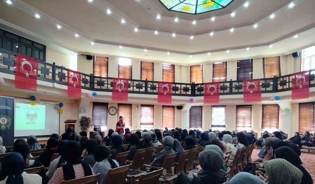 BÖF ekipleri öğrencileri bilgilendiriyor