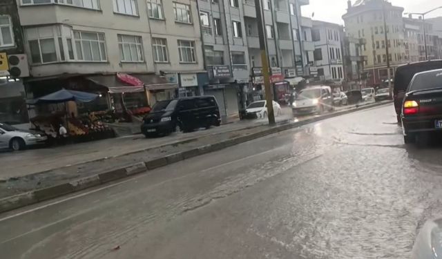 Boyabat’ta sağanak yağış seli beraberinde getirdi