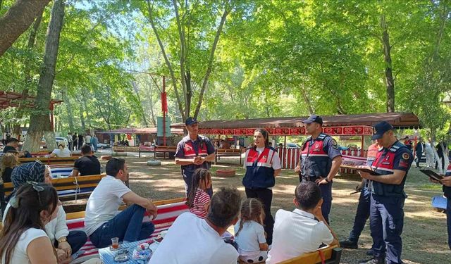 Bozdoğan’da jandarma ekiplerinden bilgilendirici devriye