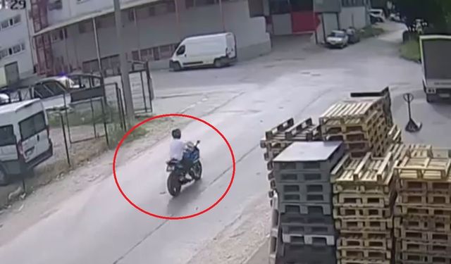 Bursa’da iki motosikletinin karıştığı kaza kamerada: 2 yaralı