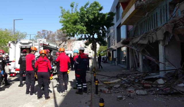 Çanakkale’de deprem tatbikatı gerçeğini aratmadı