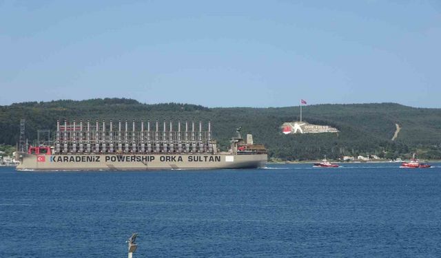 Çanakkale’nin elektrik ihtiyacını karşılayabilecek enerji üreten gemi boğazdan geçti
