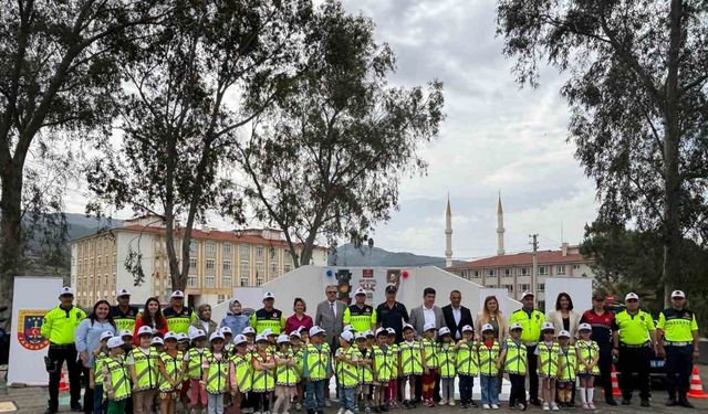 Çine’de Anaokulu öğrencilerine trafik eğitimi verildi