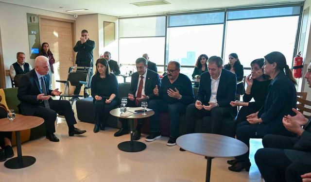 Cumhurbaşkanı Yardımcısı Yılmaz, Sırrı Süreyya Önder’in ailesine taziye ziyaretinde bulundu
