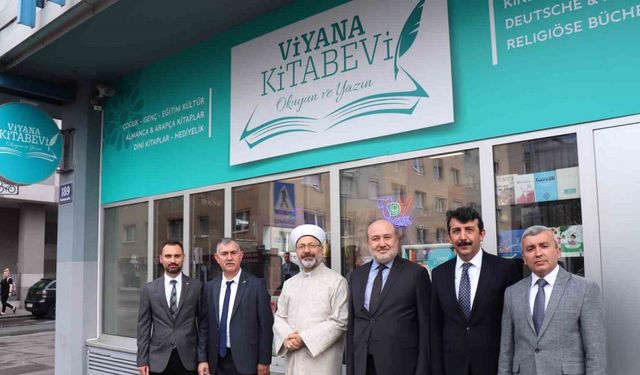 Diyanet İşleri Başkanı Erbaş, Viyana’da ATİB Kitabevi’ni ziyaret etti