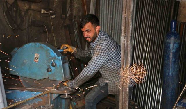 Diyarbakır’da hurdacı esnafı 1 Mayıs’ta da çalıştı