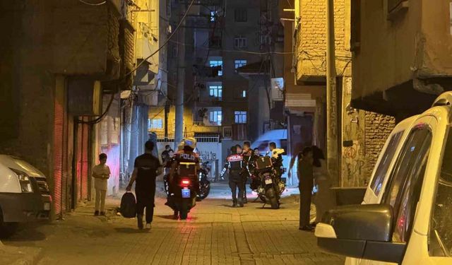 Diyarbakır’da ‘Narko-Hançer’ operasyonunda 6 aranan şahıs yakalandı, çok sayıda uyuşturucu ele geçirildi