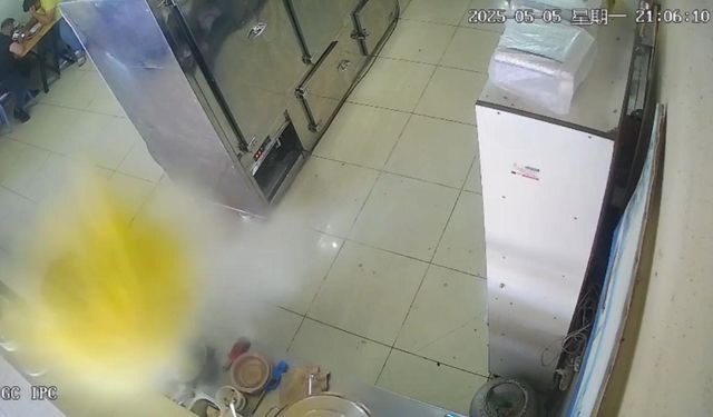 Düdüklü tencere patladı, lokanta çalışanı saniyelerle kurtuldu: O anlar kamerada