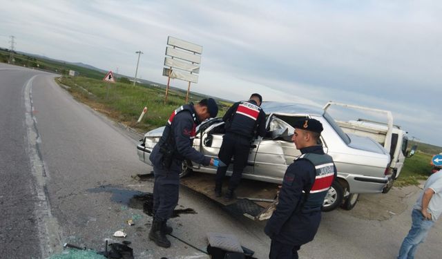 Edirne’de devrilen otomobilin sürücüsü yaralandı
