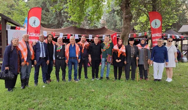 Efeler ve Yörükler huzurevi bahçesine kıl çadır kuruldu