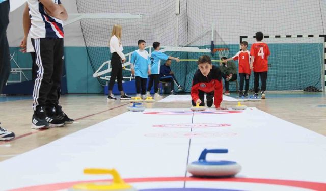 Elazığ’da 45 takım Floor Curling müsabakalarında buluştu