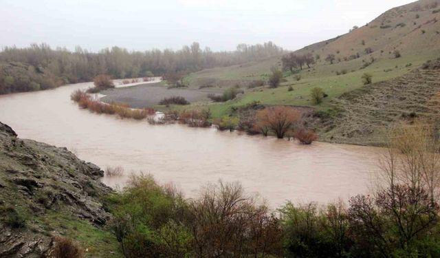 Erzincan’da Karasu ve Fırat Nehri’nin debisi arttı