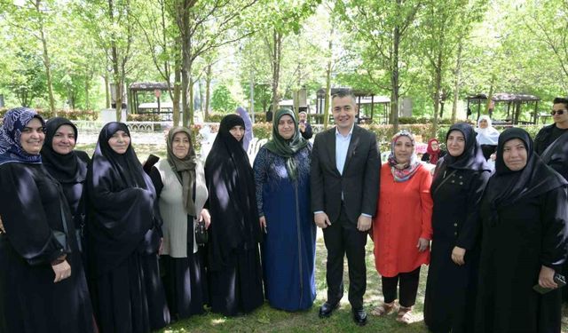 Esenyurtlu anneler belediyenin düzenlediği piknikte bir araya geldi