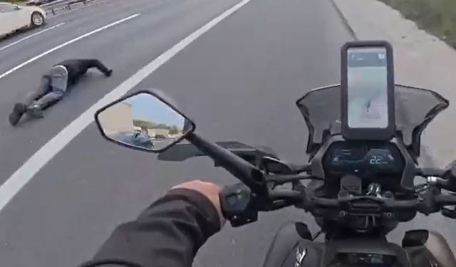 Esenyurt’ta motosiklet arızalanarak emniyet şeridinde duran kamyonete çarptı: 1 ağır yaralı