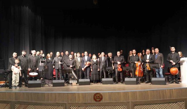 FÜ’de akademisyenler korosu sergilendi