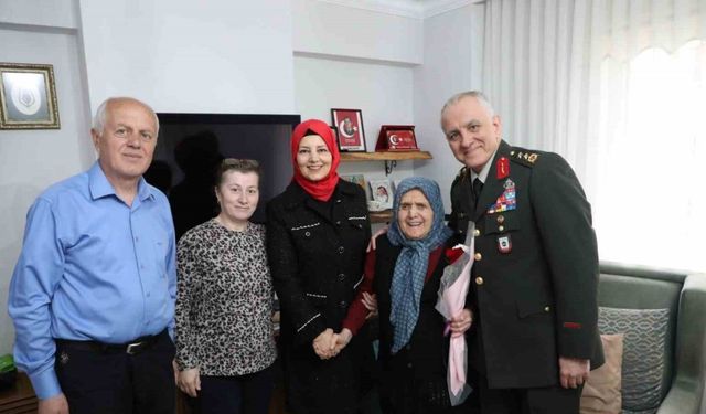 Garnizon Komutanı Ala’dan şehit annesine anlamı ziyaret