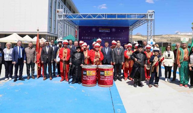 Geleceğin mühendisleri NEÜ Mühendislik Gençlik Festivalinde bir araya geldi