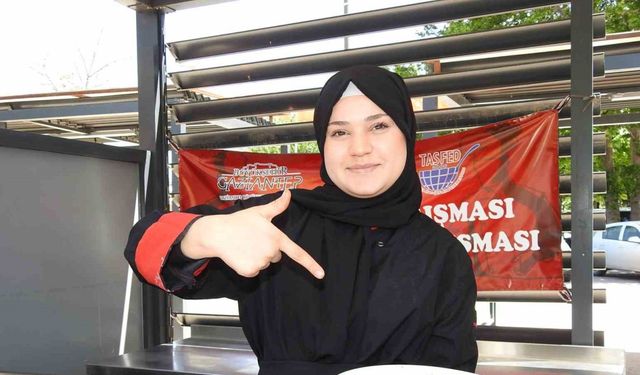 Geleceğin şefleri yemek yarışmasında hünerlerini sergiledi