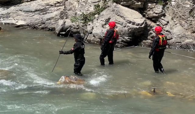 Hakkari’de derede kaybolan 16 yaşındaki İbrahim’i arama çalışmaları devam ediyor