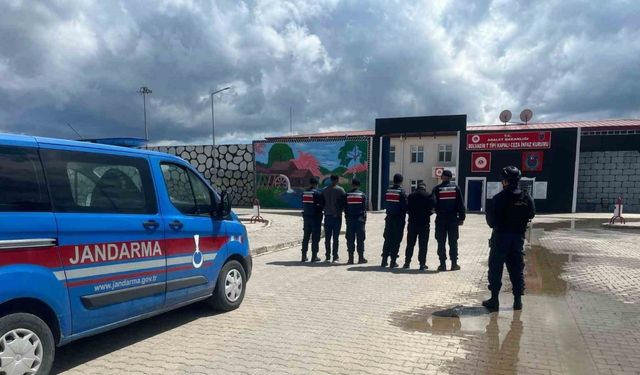 Hapis cezasıyla aranan 2 şahsı jandarma yakaladı