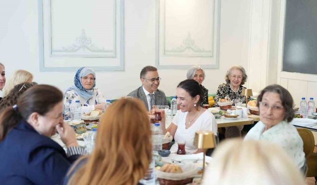 İzmir’de anlamlı Anneler Günü kutlaması