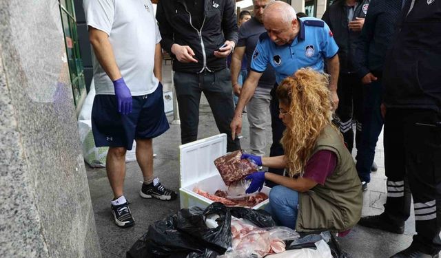 İzmir’den Antalya’ya yolcu otobüsüyle çöp poşetinde 300 kilo et gönderdiler