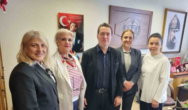 Kadın derneği yöneticileri ‘Yenidoğan çetesi’ davasının savcısını ziyaret etti