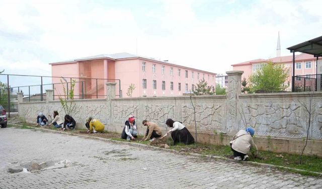 Kadın öğretmenler doğaya nefes oldu