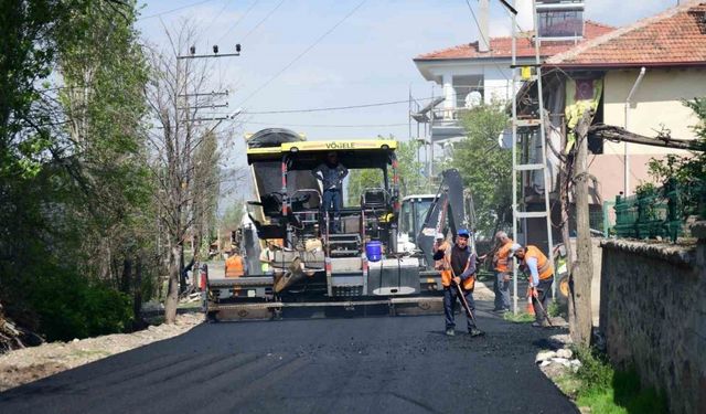 Kahramankazan’da sıcak asfalt çalışmaları sürüyor