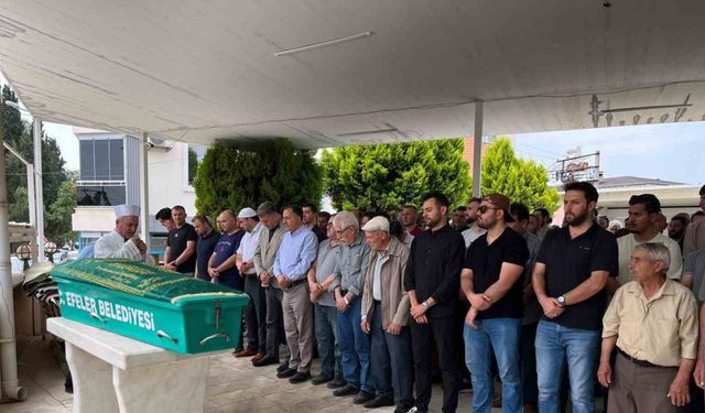 Kalp krizi geçirip hayatını kaybeden müezzin toprağa verildi