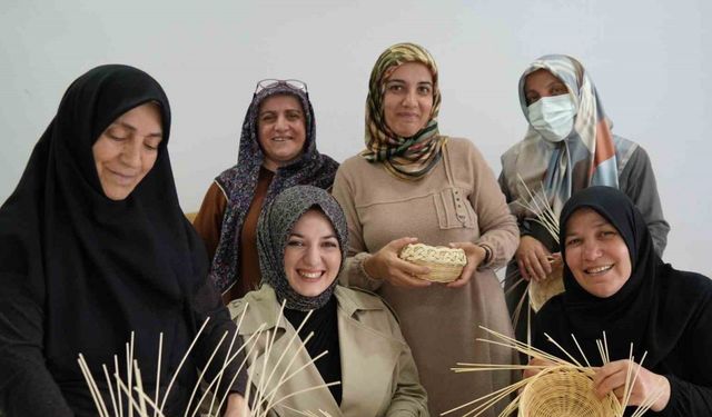 Kanser hastası kadınlar, umutlarını rattan objelere taşıdı