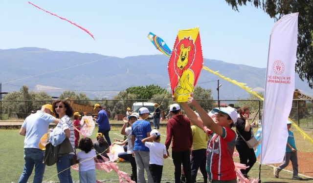 Köşk’teki uçurtma şenliğinde çocuklar doyasıya eğlendi