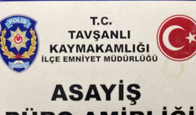 Kütahya’da kitap arasına uyuşturucu koyarak satan şüpheli tutuklandı