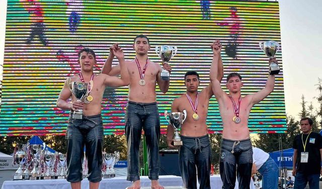 Manavgat Belediyesi güreşçileri Fethiye’den madalyalarla döndü