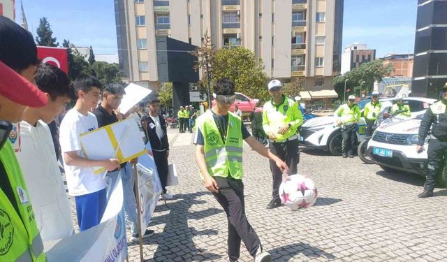 Manisa’da öğrenciler alkol gözlüğü takıp penaltı kullandı
