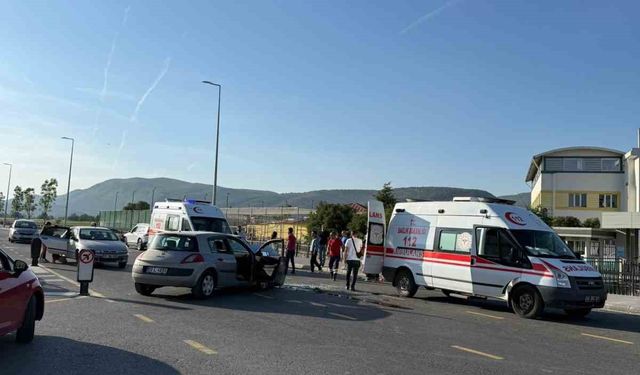 Menteşe’de trafik kazası: 2’si çocuk 3 kişi yaralandı