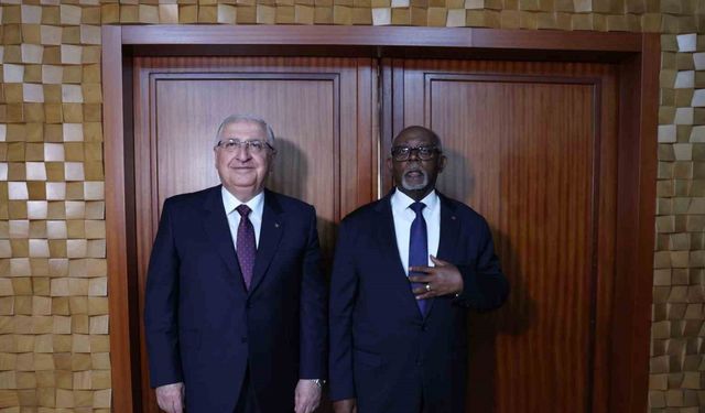 Milli Savunma Bakanı Güler Kamerun’da