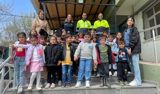 Minik öğrencilerden anlamlı ziyaret
