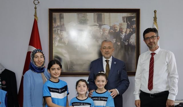 Minik yürekler el emeğiyle kazandıklarını Filistin halkına bağışladı