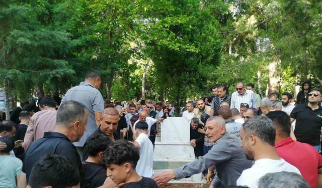Motosikletin çarpması sonucu hayatını kaybeden 12 yaşındaki çocuk toprağa verildi