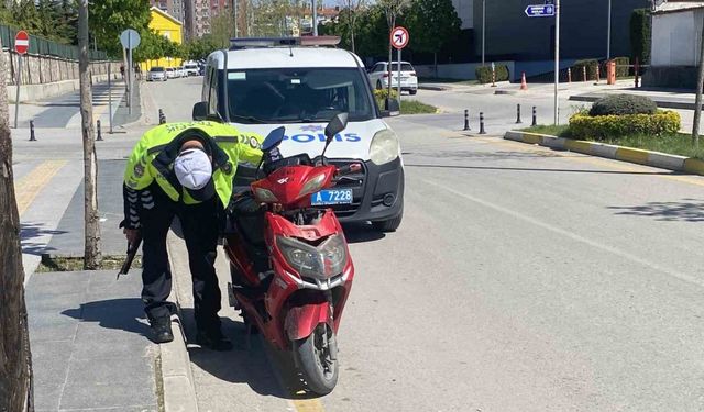 Motosikletten düşen sürücü yaralandı