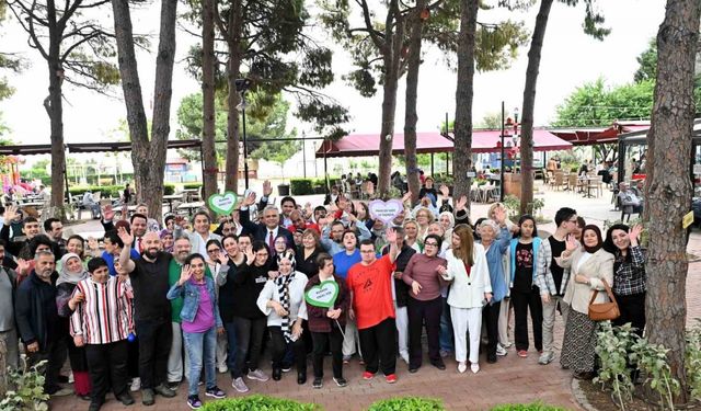 Muratpaşa’da Engelsiz Kafe 10’uncu yılını kutladı